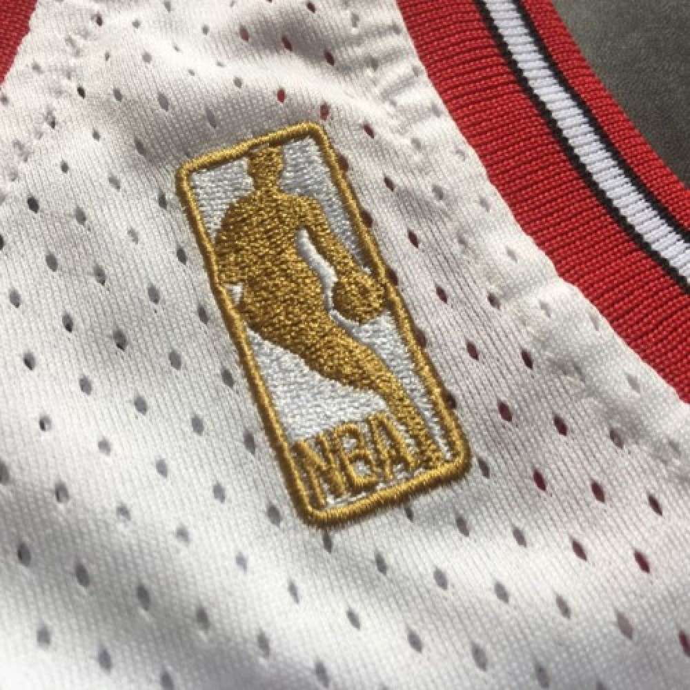 Men's Chicago Bulls Michael Jordan #23 Throwback White 1996-97 Hardwood Classics Player Jersey-Pro Kit Vault | Brand New 26/27 Sports Jerseys